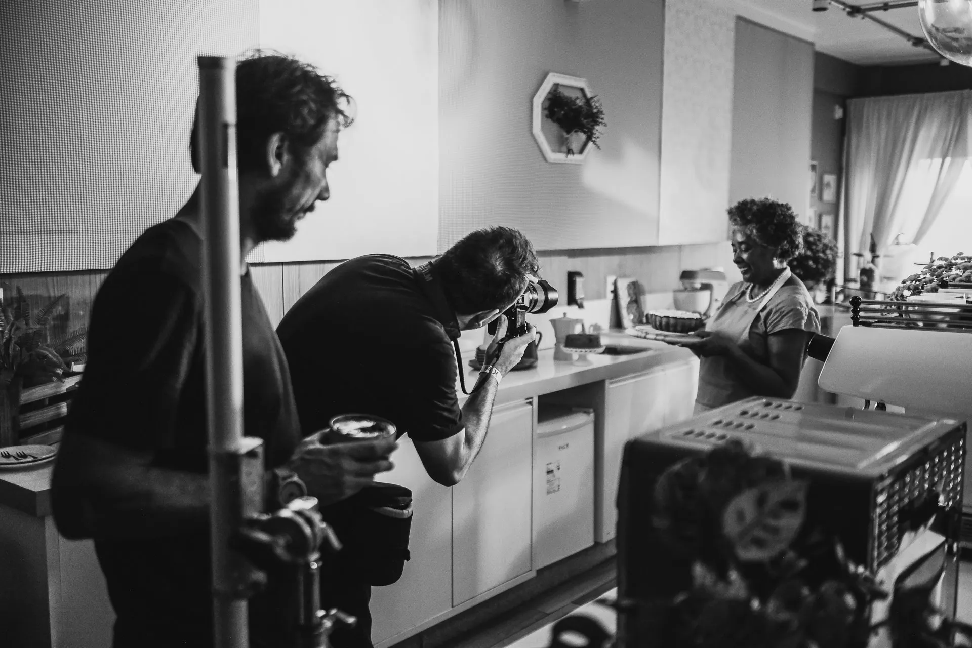 Bastidores de produção no estúdio da ReAll Image Studio.